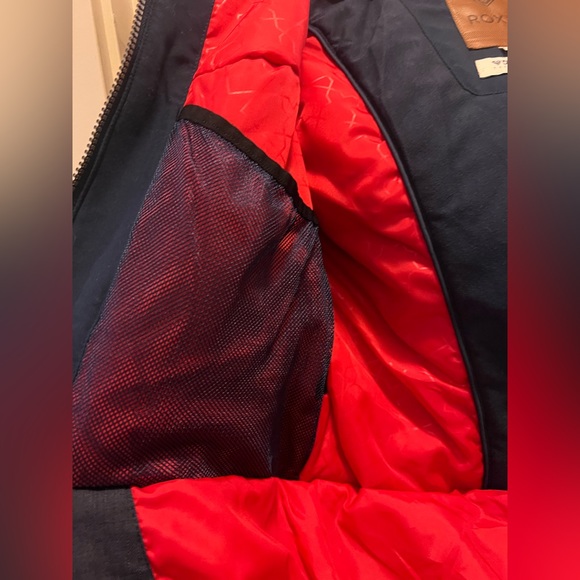 ROXY slim fit insulating and waterproofing snowboarding jacket in Women’s XS - Picture 3 of 6